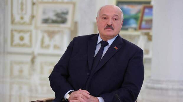 Лукашенко обратил внимание на недовольство в мире из-за «бешенства поляков на границе»