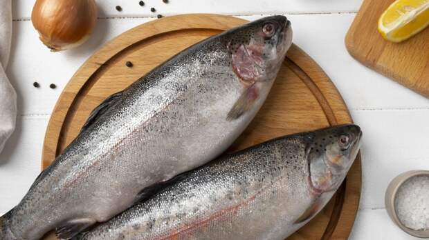 Почему у лосося мясо розовое: объяснение для детей и советы родителям