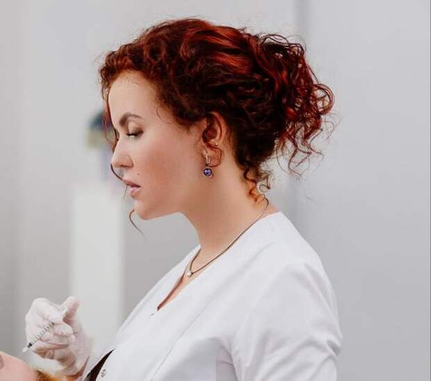 Трихолог Алина Овчинникова развеяла мифы об уходе за волосами