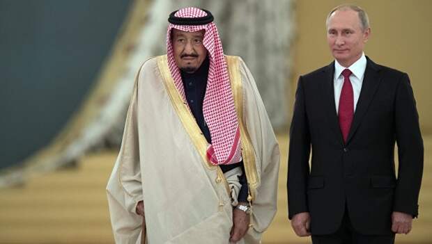Владимир Путин и король Саудовской Аравии Сальман Бен Абдель Азиз Аль Сауд во время встречи. 5 октября 2017