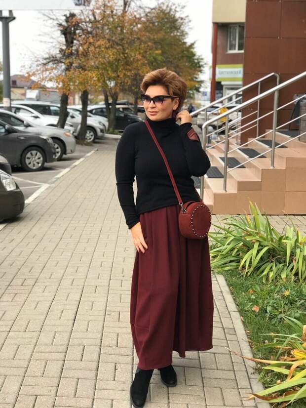 Взрослая солидная женщина в водолазке. /Фото: i.pinimg.com