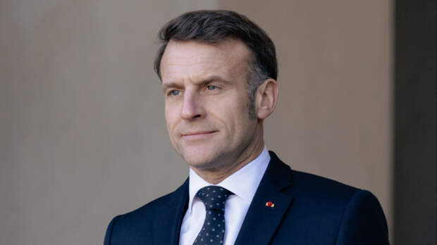 Абсолютная решимость: Макрон с залитым кровью глазом призвал бояться Франции