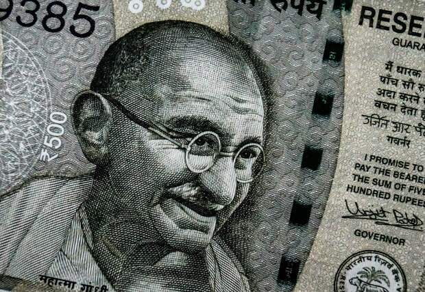 Сбербанк запустил депозиты для юрлиц в рупиях