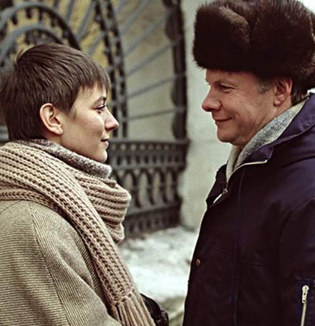 Елена Сафонова и Виталий Соломин сыграли главных героев «Зимней вишни». Актера не стало в 2002 году Елена Сафонова и Виталий Соломин сыграли главных героев «Зимней вишни». Актера не стало в 2002 году