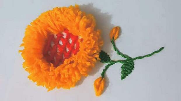 Берёте форму для выпечки и получаете роскошный объёмный цветок