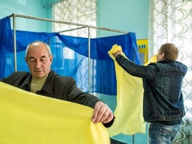 Выборы без выбора, или Замкнутый круг: на Украине ничего не изменится после смены Порошенко, сколько бы украинцы не спорили