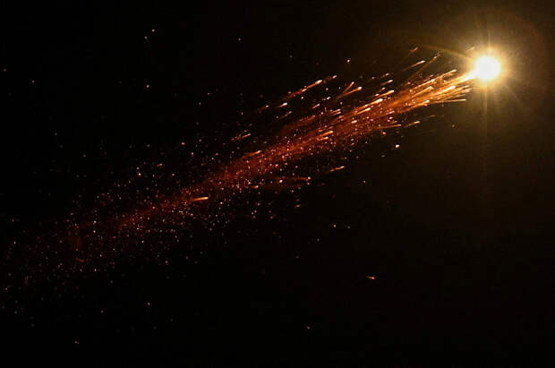 Летчик снял десятки суббоеприпасов иранского «Хорремшехра»