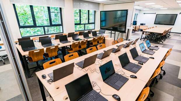 Собянин анонсировал открытие десятков обновленных школ в Москве 1 сентября