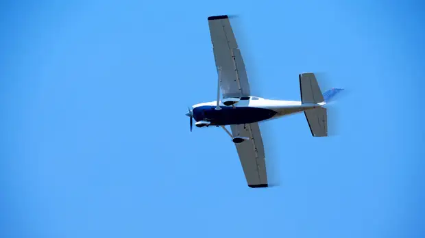 Два человека погибли при крушении самолета в Ленинградской области