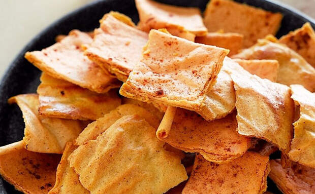 Превратили 1 стакан чечевицы в хрустящие крекеры: пойдут на замену чипсам и гренкам