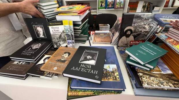 Дагестанские издательства представили свои книги на фестивале "Красная площадь"