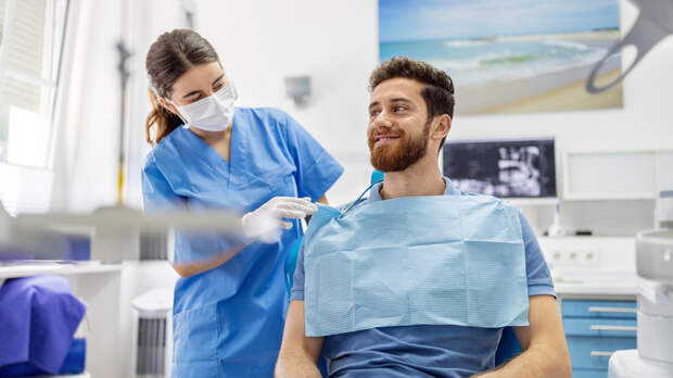 Специалист Садовский дал советы по выбору стоматологической клиники