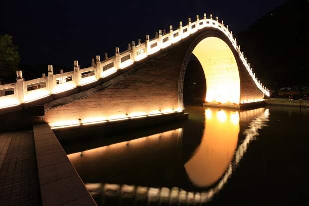 Лунный мост в Тайбэе, Тайвань. Фото
