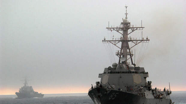 Американский корабль произвел 30 выстрелов из-за маневров катеров ВМС Ирана