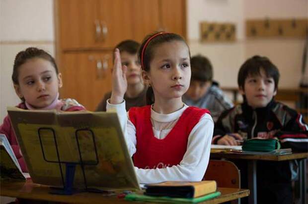 Прибалтика в истерике: к войне с Россией готовят даже школьников Читайте больше на https://www.pravda.ru/news/world/formerussr/latvia/10-03-2017/1326880-latvia-0/#