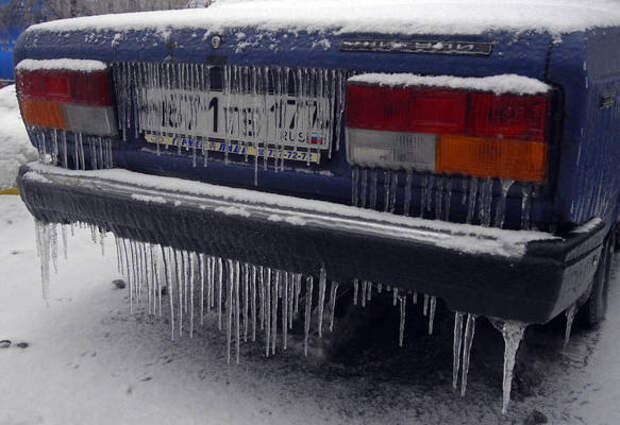 Три фатальные ошибки водителя при парковке во время первых заморозков