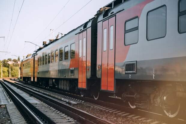 В Сочи 22-летний парень попал под поезд и чудом остался жив