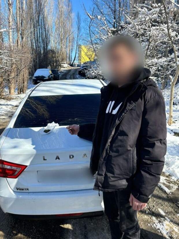 В Ялте полицейские поймали нервного наркомана