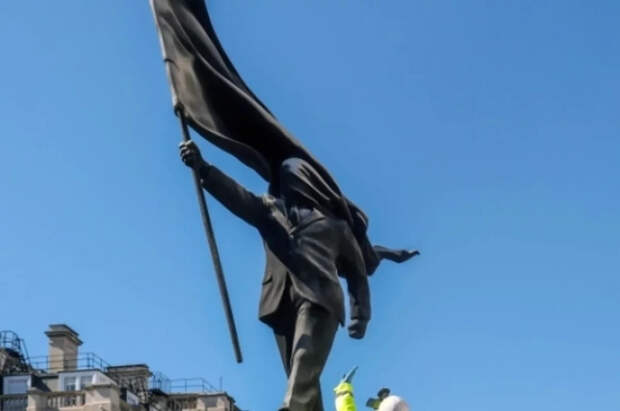 Новая статуя с подписью Бэнкси появилась в центре Лондона