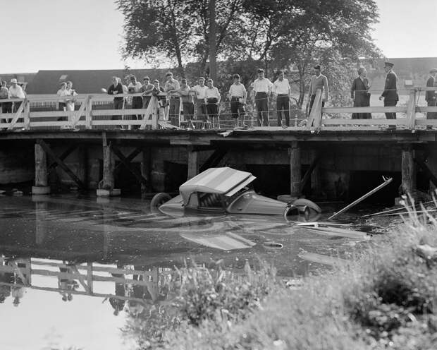 Трагичные и нелепые автомобильные аварии Бостона в 1930-х годах. Фотограф Лесли Джонс