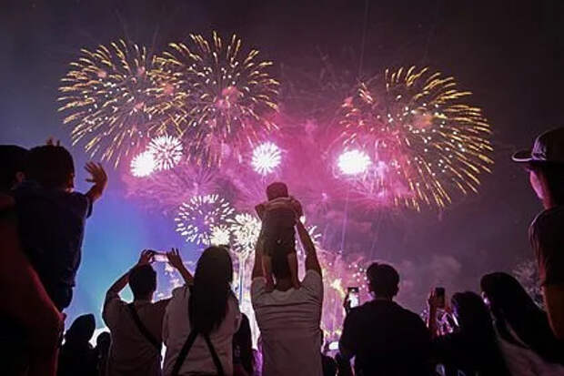 Россиян предупредили о крупных штрафах за салюты