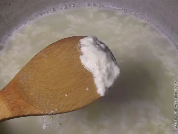 Молочная каша в мультиварке редмонд. Овсянка приготовление. Если каша свернулась можно есть. Кислое молоко в каше. Каша свернулась.