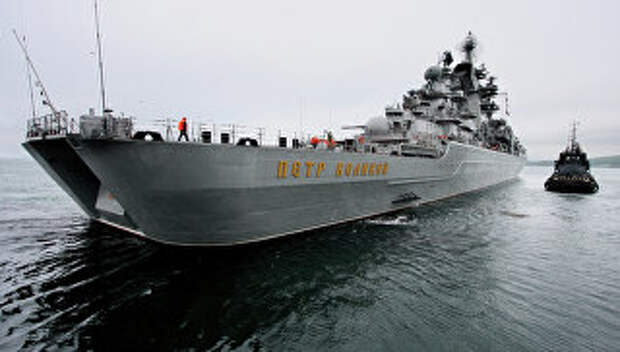 Крейсер Петр Великий в водах залива Стрелок. Архивное фото