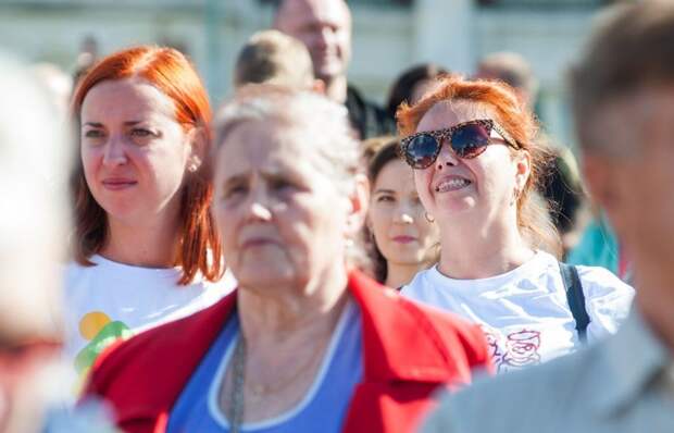 Что положено пенсионерам, дожившим до 65 лет в 2026 году: доплаты и новые услуги на дому