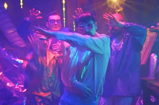 Кадр из клипа на песню "Никаких больше вечеринок"