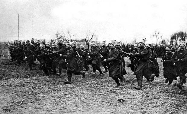 Армия УНР во время полевых занятий, 1918 год. Источник: wikimedia.org