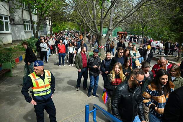 «Наступает новая эра»: рекордная явка на выборах в Венгрии и рост ставок на поражение Орбана