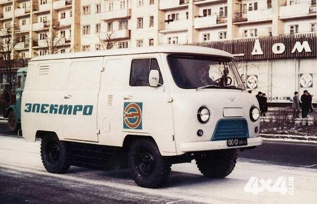 Электромобиль УАЗ-451.