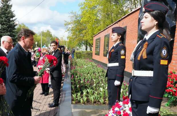 Префект СЗАО возложил цветы к памятнику Героям Панфиловцам