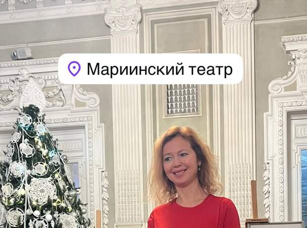 Актриса Елена Захарова появилась на публике в ярком мини-платье