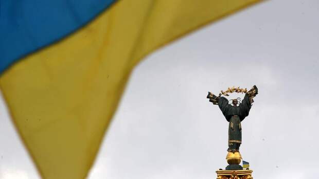 В украинском городе Ровно демонтировали памятник советским солдатам