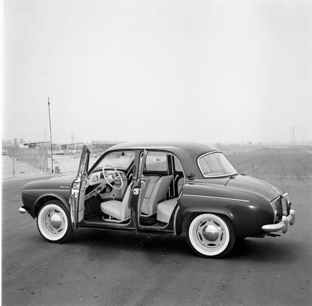 Renault Dauphine — французский утилитаризм под видом лакшери для американцев