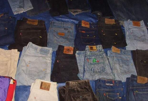 На развалах было полно и джинсов - на любой вкус. мода, ностальгия, одежда 90-х, перестройка, уродливые вещи