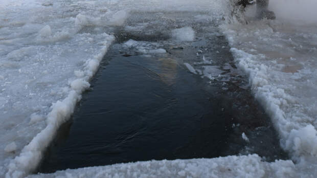 «Я просто тупой турист с Запада»: голландский блогер прыгнул в прорубь в Якутии