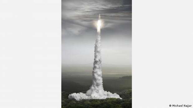 Взлетающая ракетаё Работа немецкого фотографа Майкла Наджара (Michael Najjar) 