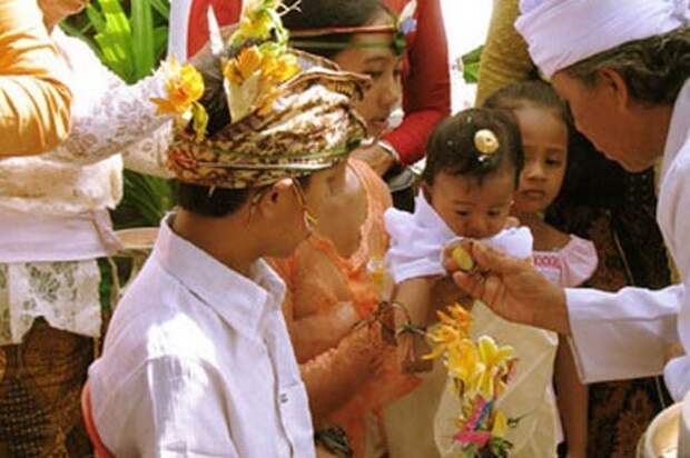 Balinese-Babies-Can’t-Touch-The-Ground