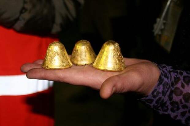 A GV Gold worker holds out gold dore nuggets produced at the Golets Vysochaishy mine in eastern Siberia September 28, 2012. Picture taken September 28, 2012. REUTERS/Clara Ferreira Marques