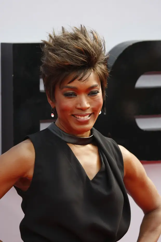 Выкинуть из головы: 25 причесок из 90-х и 00-х, которые никогда не вернутся в моду