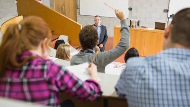 В российских вузах сократили 47 тысяч платных мест: каких направлений обучения это коснулось