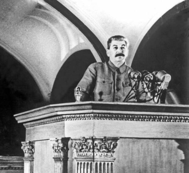 Выступление Сталина на станции метро Маяковская