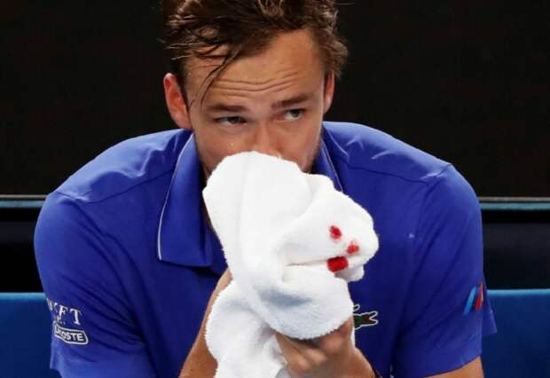 Медведев в Канаде бьется один за всех. Даниил вышел в полуфинал «Мастерса» в Торонто, обыграв в драматичном поединке 13-ю ракетку мира. Без единого брейка