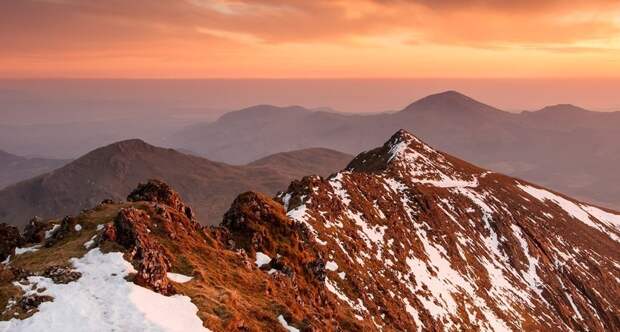 Jpeg bwlch main yr aran and moel hebog from below the summit of yr wyddfa main