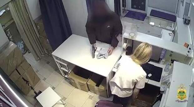 Вооружённое ограбление произошло в пункте выдачи известного маркетплейса в Краснодаре