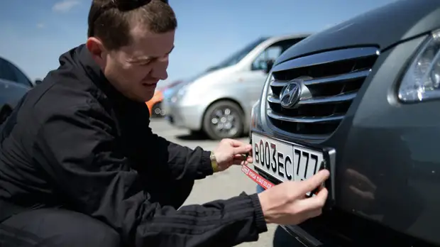 Автоэксперт оценил упрощение процедуры получения номеров