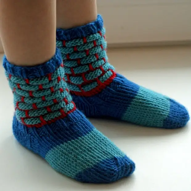 Вязаные носки. Детские носки спицами. Носки детские вязаные. Вязаные носки спицами. Носочки на 6 лет