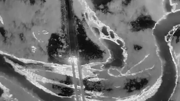 Удар по ж/д мосту через реку Сейм в Сумской области попал на видео